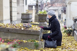 grave person mourning_small.jpg